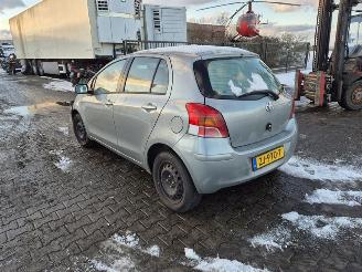 Toyota Yaris 1.3 picture 2