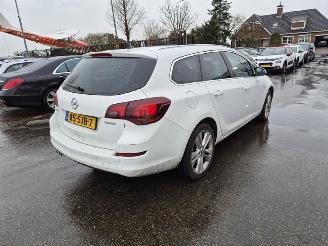 Vaurioauto  passenger cars Opel Astra SPORTS TOURER 1.4 Turbo 2011/9
