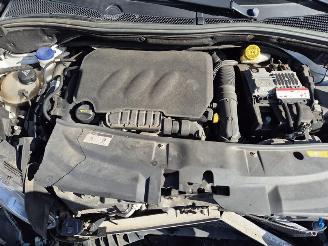 Peugeot 2008 1.2 picture 9