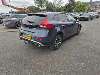 Vaurioauto  passenger cars Volvo V-40 D2 2016/11