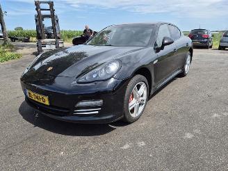 Porsche Panamera 4S picture 3