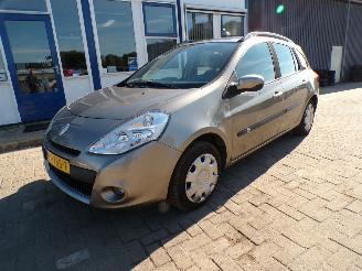 Vaurioauto  passenger cars Renault Clio Estate 1.2-16v Expression 2010/3