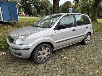 Auto incidentate Ford Fusion  2003/1
