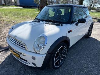 skadebil auto Mini Cooper S 85 kW (116 PK) 1598 cc. 2005/3