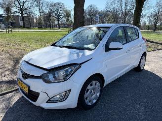 Auto incidentate Hyundai I-20 74 kW (101 PK) 1396 cc. 2013/3