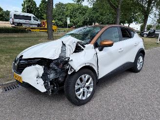 krockskadad bil auto Renault Captur E-TECH PLUG-IN HYBRID  1598 cc 2020/12