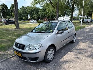 krockskadad bil auto Fiat Punto 44 kW (60 PK)  1242 cc. 2006/10