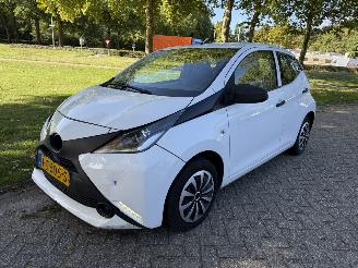 Vaurioauto  passenger cars Toyota Aygo  2016/1