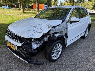 krockskadad bil auto Volkswagen Tiguan E-TRON 2017/1
