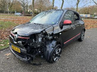 damaged passenger cars Renault Twingo  2015/1