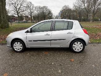Renault Clio  picture 2