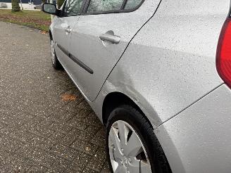 Renault Clio  picture 11