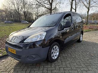 krockskadad bil auto Peugeot Partner  2012/1
