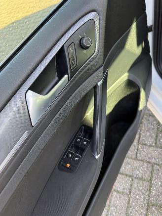 Volkswagen Golf  picture 32