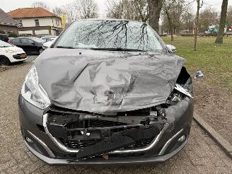 Peugeot 208  picture 8