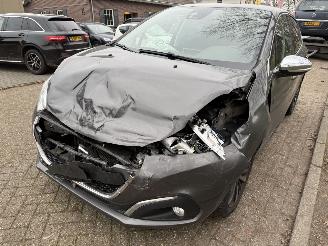 Peugeot 208  picture 9