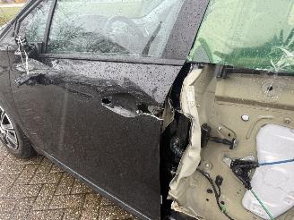 Peugeot 208  picture 16