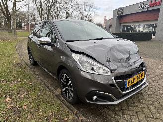 Peugeot 208  picture 7