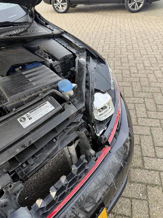 Volkswagen Golf  picture 16