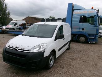 krockskadad bil bedrijf Citroën Berlingo 1.6 HDI Comfort 2017/12