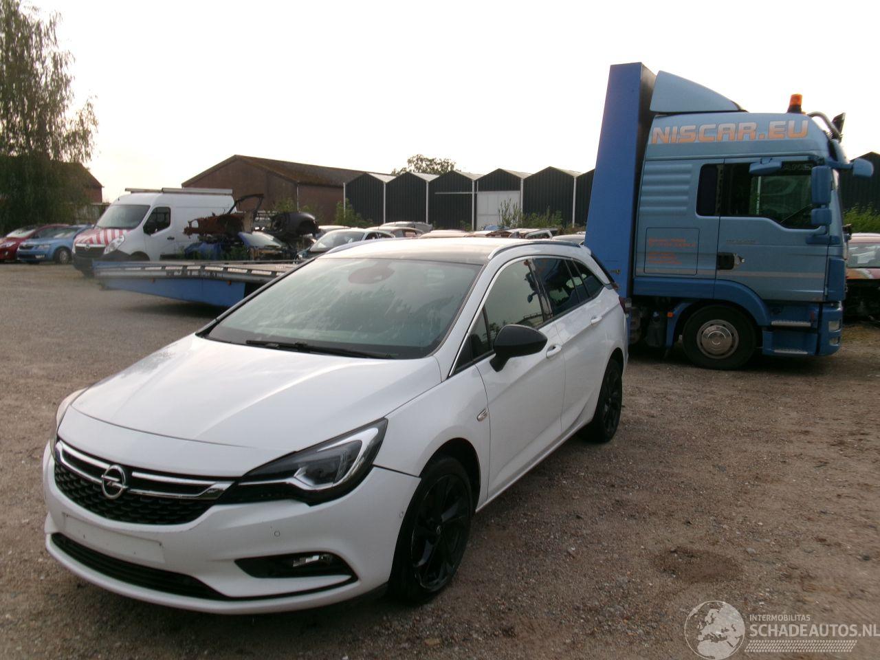 Opel Astra 1.6 CDTI Business Break - Black Edition