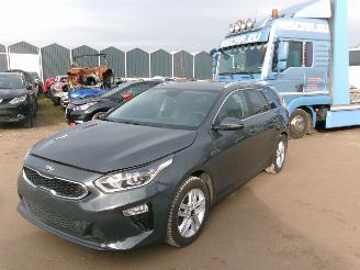 krockskadad bil auto Kia Cee d 1.0 Break Lounge 2020/9