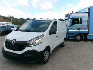 krockskadad bil bedrijf Renault Trafic 1.6 Dci Grand Comfort 2015/12