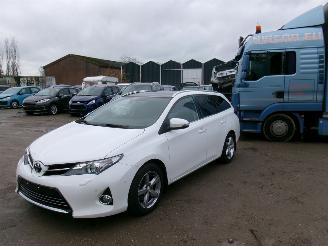 krockskadad bil auto Toyota Auris Touring Sports 2.0 D4D  Touring Sports 2013/9