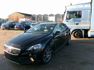 Damaged car Volvo V-40 1.6 D - Cross Country 2014/10