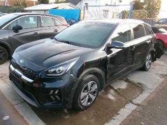 Vaurioauto  passenger cars Kia Niro 1.6 Hybride Lounge 2020/12
