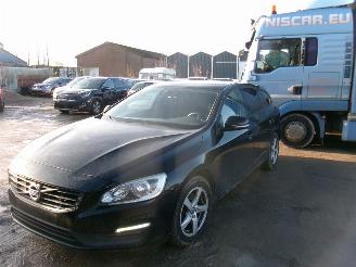 skadebil auto Volvo V-60 2.0 D - Kinetic 2015/11
