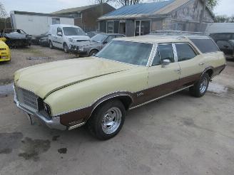 Damaged car Oldsmobile Cutlass Vista Cruiser - Wagon V8 - Two Tone 1972/1