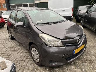 skadebil auto Toyota Yaris Aspiration 1.0 VVT-I5Drs Navi Clima Camera 2012/8