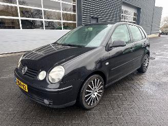 Damaged car Volkswagen Polo 1.2 12V Hatchback  Benzine 1.198cc 47kW (64pk) 2005/5