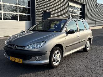 škoda osobní automobily Peugeot 206 SW 1.4 Combi/o  Benzine 1.360cc 55kW (75pk) FWD 2002/9