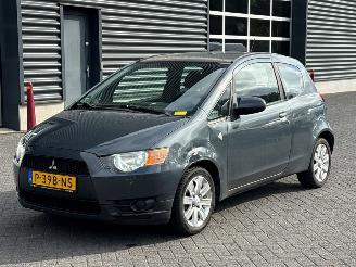 Unfallwagen Mitsubishi Colt 1.1 12V Hatchback  Benzine 1.124cc 55kW (75pk) FWD 2009/5
