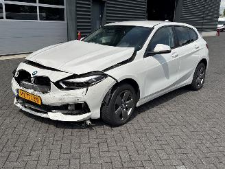 Avarii autoturisme BMW 1-serie Navi, Camera, Stoelverwarming,118i TwinPower 12V Benzine 1.499cc 103kW (140pk) 2020/2