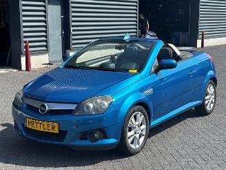 krockskadad bil auto Opel Tigra 1.8 16V Cabrio  Benzine 1.796cc 92kW (125pk) FWD 2005/6