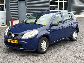 Damaged car Dacia Sandero 1.2 16V Hatchback  Benzine 1.149cc 55kW (75pk) FWD 2009/11
