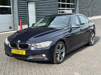 krockskadad bil auto BMW 3-serie 320i 1.6 16V EfficientDynamicsEdition Sedan 4Dr Benzine 1.598cc 125kW (170pk) RWD 2013/9