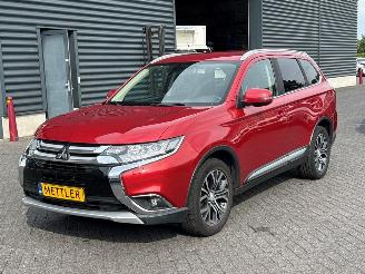 damaged passenger cars Mitsubishi Outlander 7 Persoons 2.0 16V 4x2 SUV  Benzine 1.998cc 110kW (150pk) FWD 2017/2