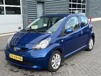 Voiture accidenté Toyota Aygo 1.0 12V VVT-i Hatchback  Benzine 998cc 50kW (68pk) FWD 2008/1