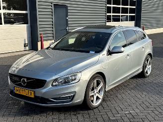 Damaged car Volvo V-60 2.4 D6 20V Plug-in Hybrid AWD Combi/o  Elektrisch Diesel 2.401cc 206kW (280pk) 4x4 2014/3