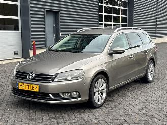 Damaged car Volkswagen Passat 1.4 TSI 16V Combi/o  Benzine 1.390cc 90kW (122pk) FWD 2011/12
