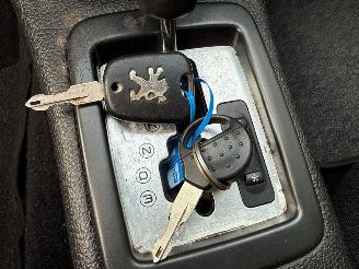 Peugeot 206 1.4, Hatchback  Benzine 1.360cc 55kW (75pk) FWD picture 21