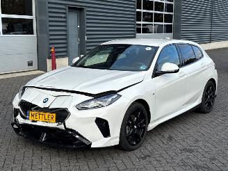 Vaurioauto  passenger cars BMW 1-serie 120 1.5 TwinPower Turbo 12V Hatchback  Elektrisch Benzine 1.499cc 125kW (170pk) 2025/3