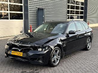 Unfallwagen BMW 5-serie 530e xDrive 2.0 Turbo 16V Combi/o  Elektrisch Benzine 1.998cc 215kW (292pk) 4x4 2021/9