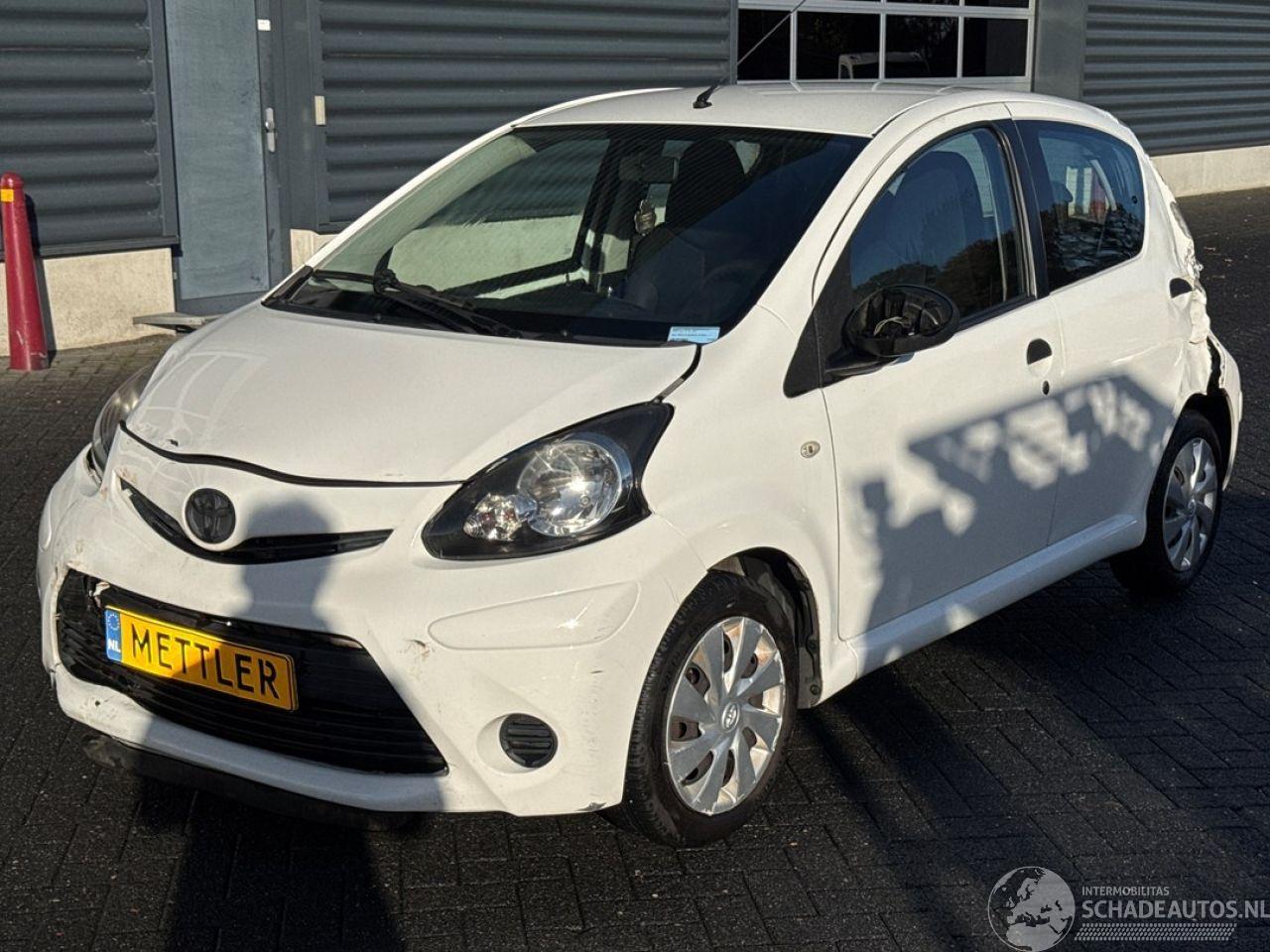 Toyota Aygo 1.0 12V VVT-i Hatchback  Benzine 998cc 50kW (68pk) FWD