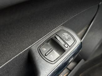 Opel Corsa 1.2 16V Hatchback  Benzine 1.229cc 63kW (86pk) FWD picture 18