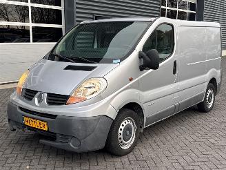 damaged passenger cars Renault Trafic 1.9 dCi 100 16V Bestel  Diesel 1.870cc 74kW (101pk) FWD 2006/1